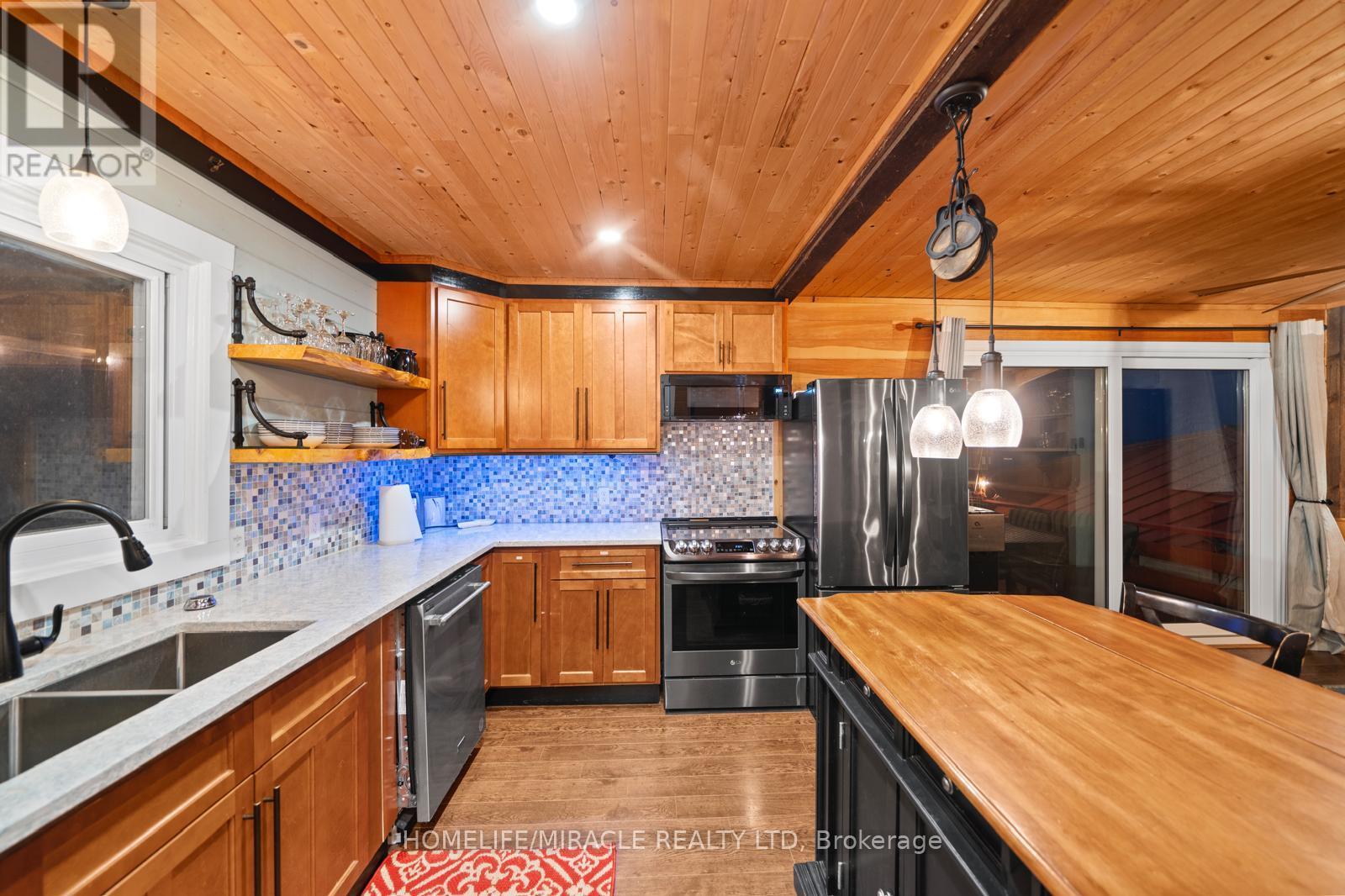11278 Loyalist Parkway, Prince Edward County, ON - Indoor Photo Showing Kitchen With Double Sink With Upgraded Kitchen
