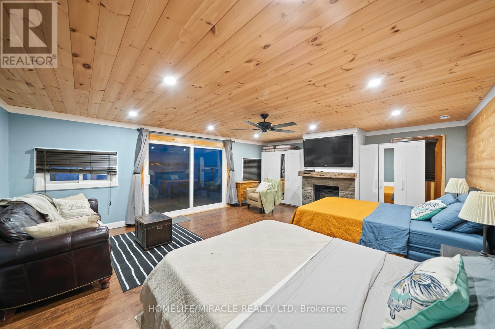 11278 Loyalist Parkway, Prince Edward County, ON - Indoor With Fireplace