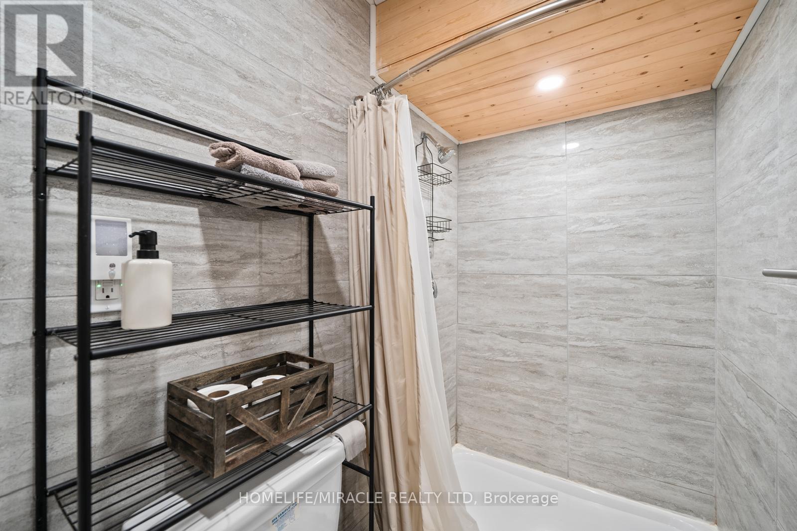 11278 Loyalist Parkway, Prince Edward County, ON - Indoor