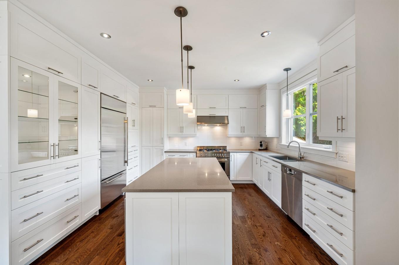 Kitchen - 723 Rue Des Passerins, Mont-Saint-Hilaire, QC - Indoor Photo Showing Kitchen With Upgraded Kitchen