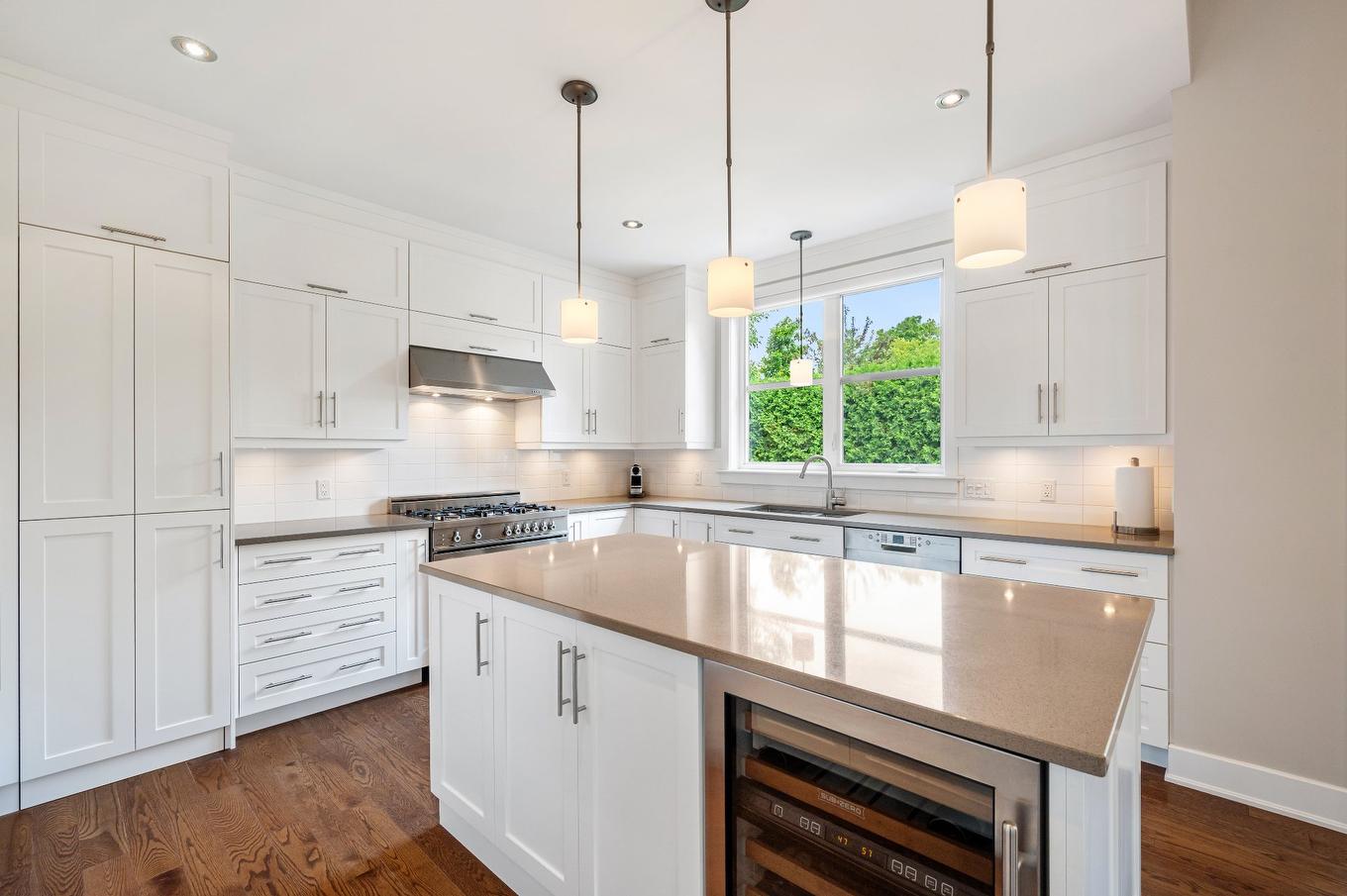 Kitchen - 723 Rue Des Passerins, Mont-Saint-Hilaire, QC - Indoor Photo Showing Kitchen With Upgraded Kitchen
