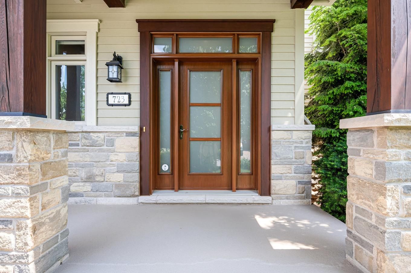 Frontage - 723 Rue Des Passerins, Mont-Saint-Hilaire, QC - Outdoor