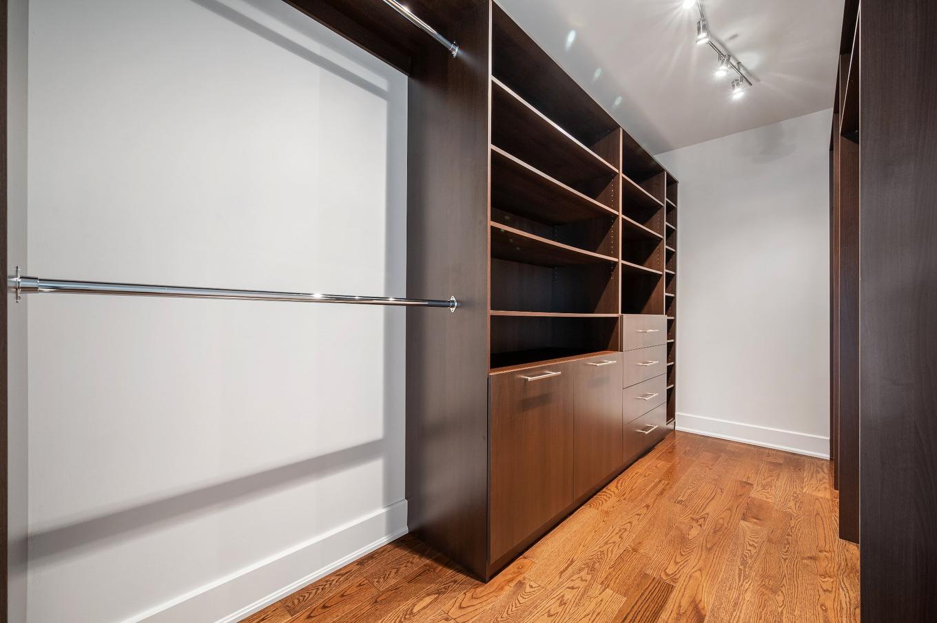 Walk-in closet - 723 Rue Des Passerins, Mont-Saint-Hilaire, QC - Indoor