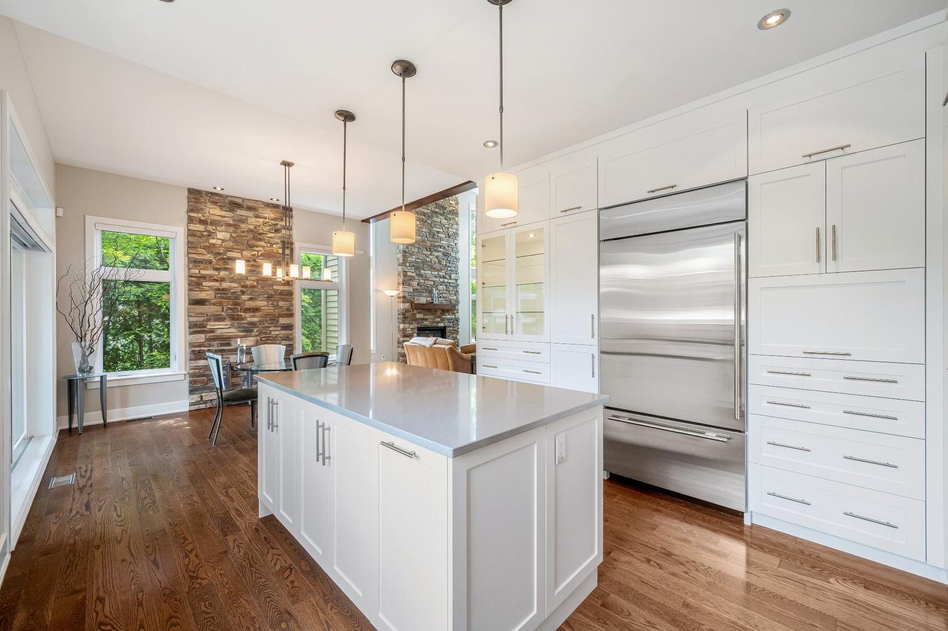 Kitchen - 723 Rue Des Passerins, Mont-Saint-Hilaire, QC - Indoor Photo Showing Kitchen With Upgraded Kitchen