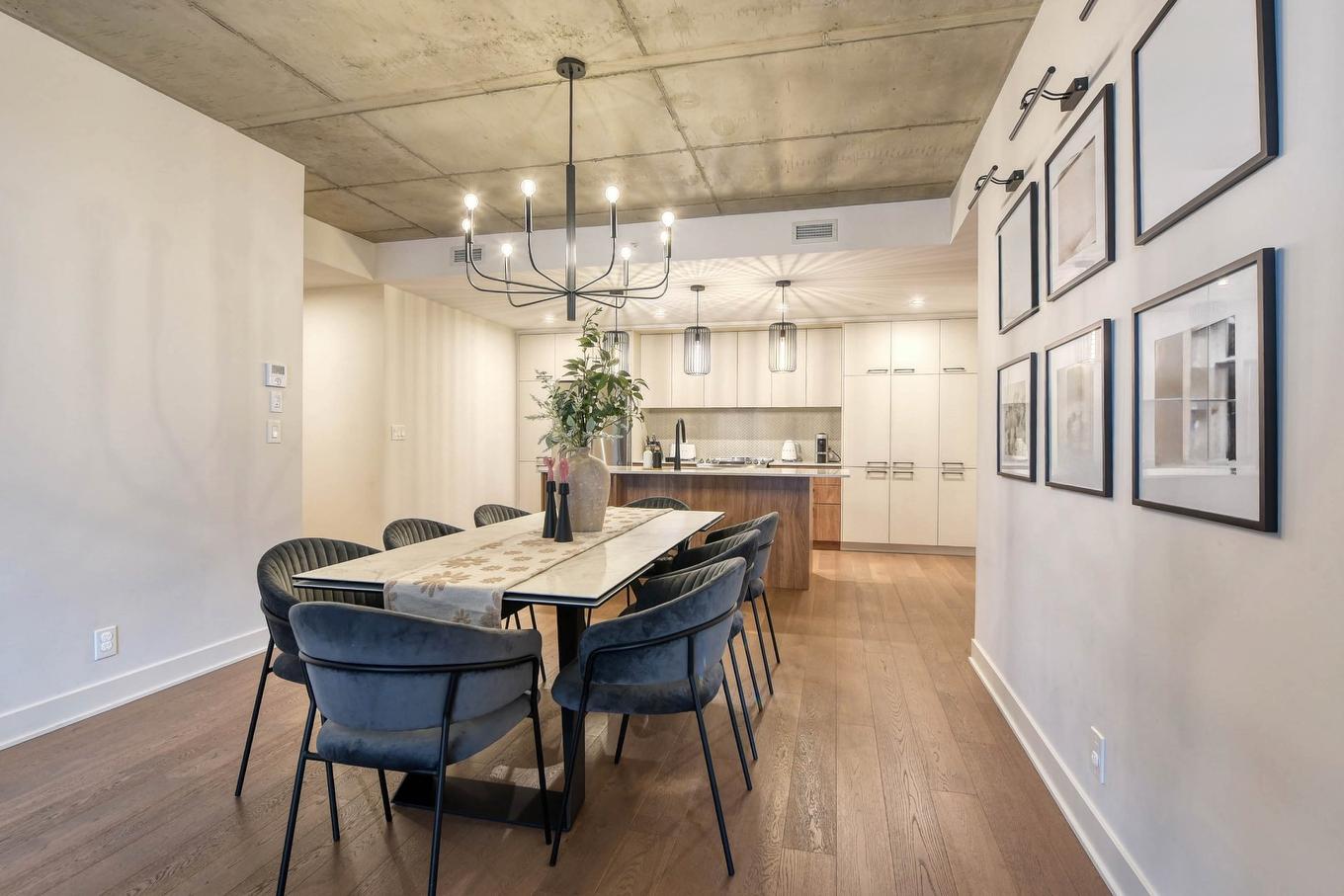 Salle à manger - 205-3500 Boul. St-Elzear O., Laval (Chomedey), QC - Indoor Photo Showing Dining Room