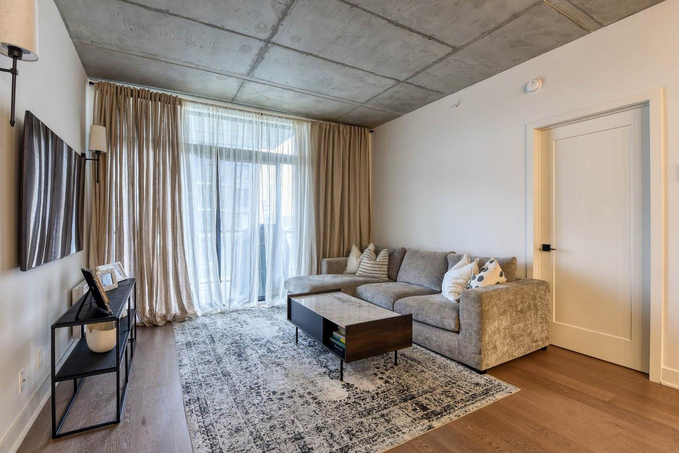 Salon - 205-3500 Boul. St-Elzear O., Laval (Chomedey), QC - Indoor Photo Showing Living Room