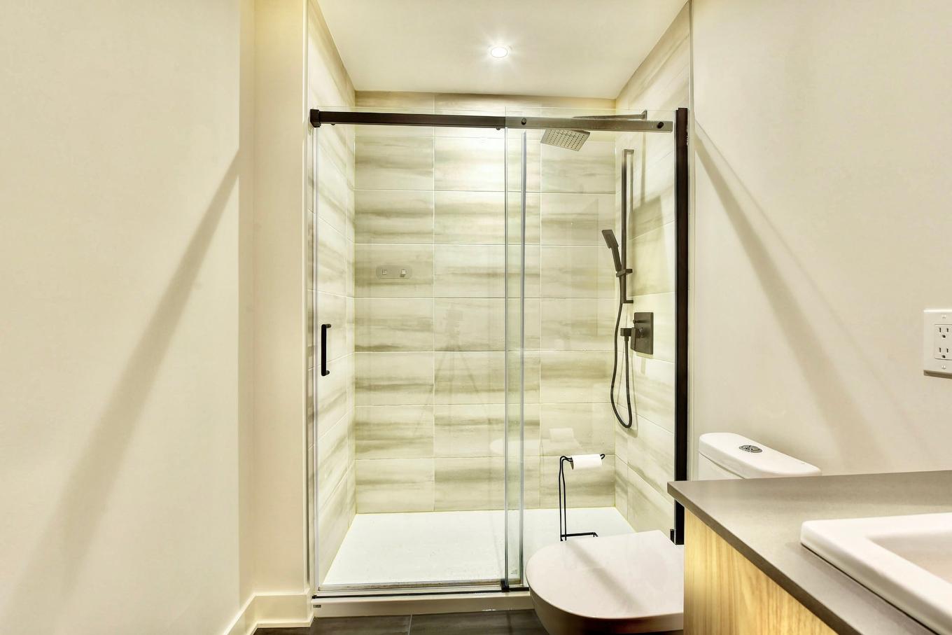 Salle de bains - 205-3500 Boul. St-Elzear O., Laval (Chomedey), QC - Indoor Photo Showing Bathroom