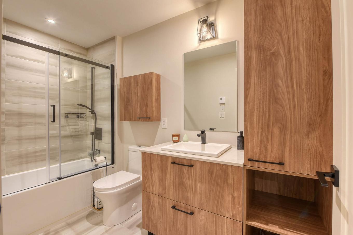 Salle de bains - 205-3500 Boul. St-Elzear O., Laval (Chomedey), QC - Indoor Photo Showing Bathroom