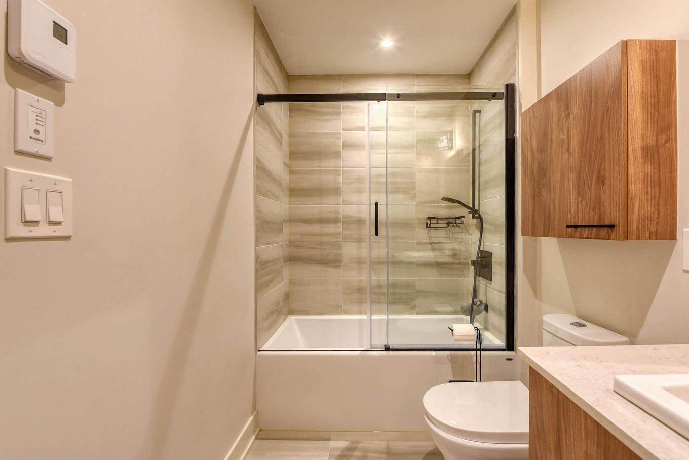 Salle de bains - 205-3500 Boul. St-Elzear O., Laval (Chomedey), QC - Indoor Photo Showing Bathroom