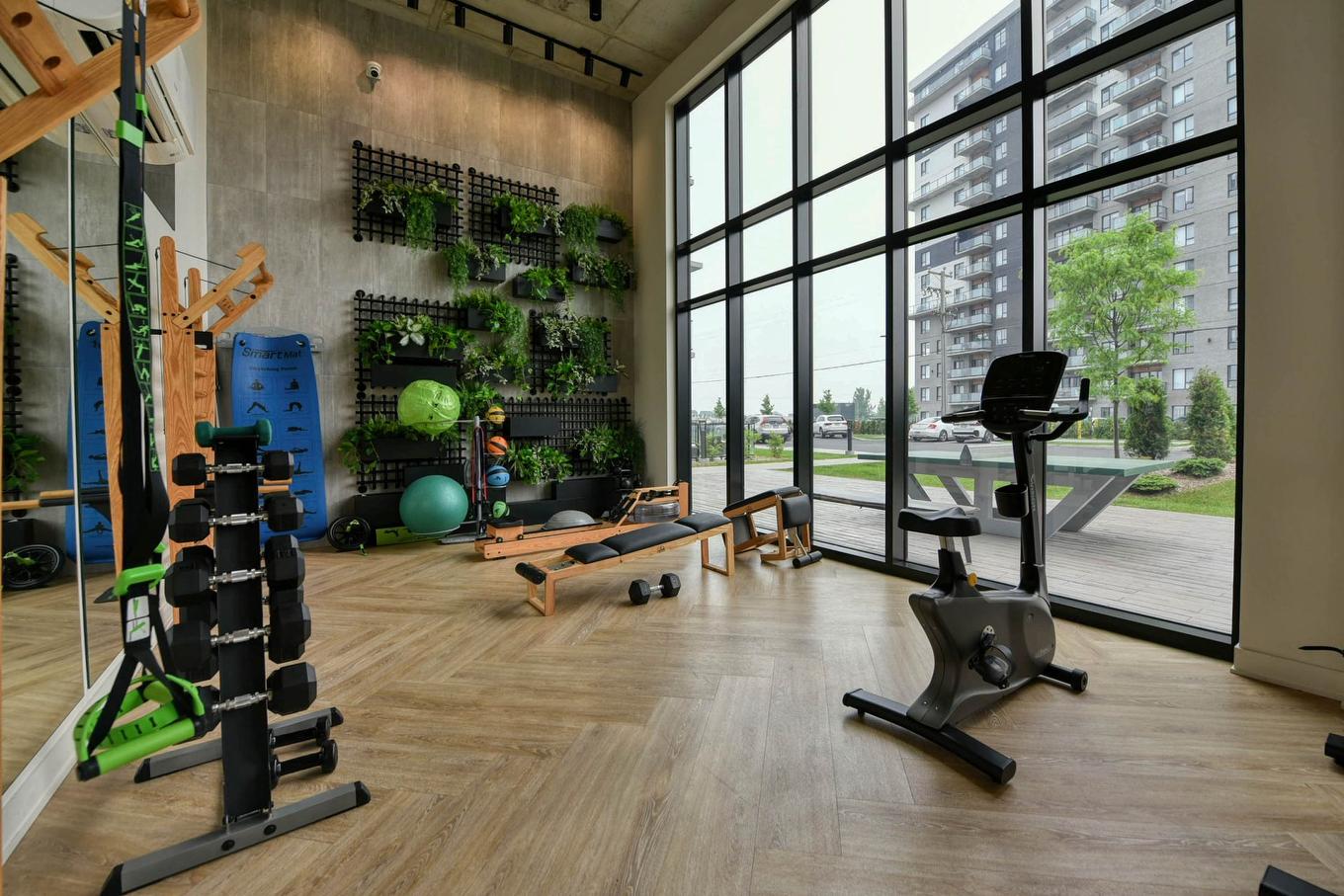 Salle d'exercice - 205-3500 Boul. St-Elzear O., Laval (Chomedey), QC - Indoor Photo Showing Gym Room