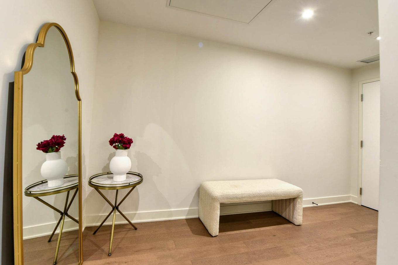 Hall d'entrée/Vestibule - 205-3500 Boul. St-Elzear O., Laval (Chomedey), QC - Indoor Photo Showing Other Room