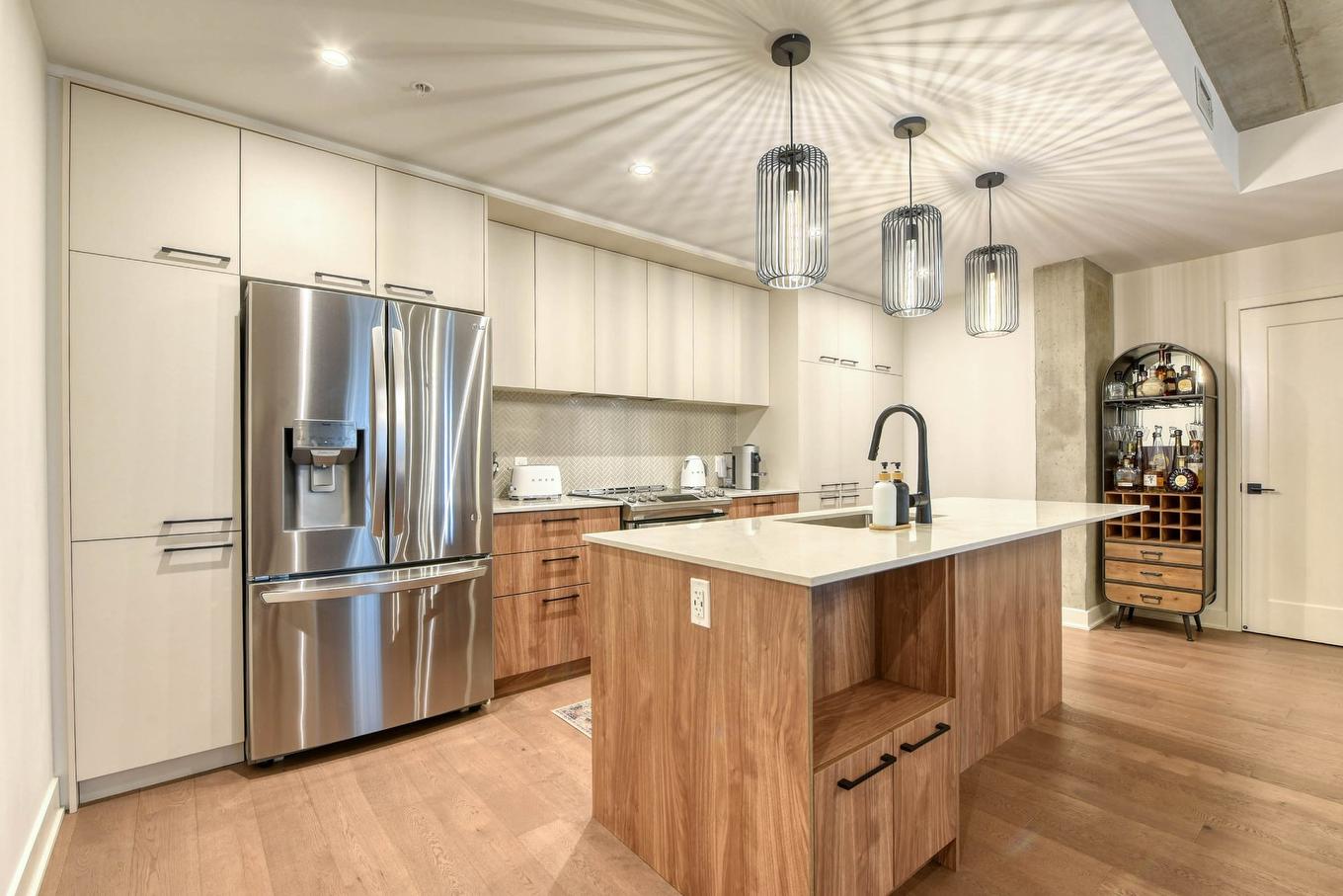 Cuisine - 205-3500 Boul. St-Elzear O., Laval (Chomedey), QC - Indoor Photo Showing Kitchen With Upgraded Kitchen