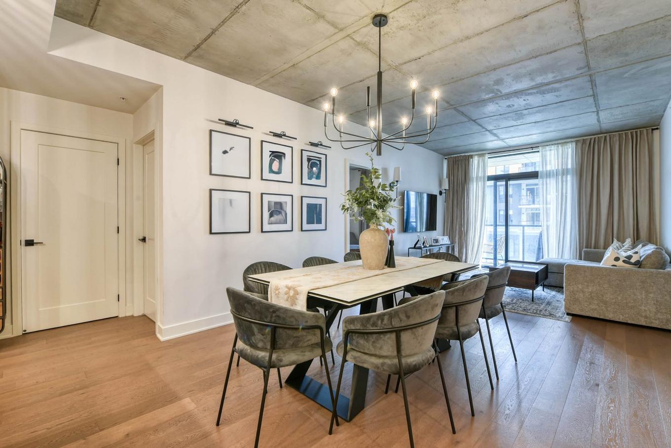 Salle à manger - 205-3500 Boul. St-Elzear O., Laval (Chomedey), QC - Indoor Photo Showing Dining Room