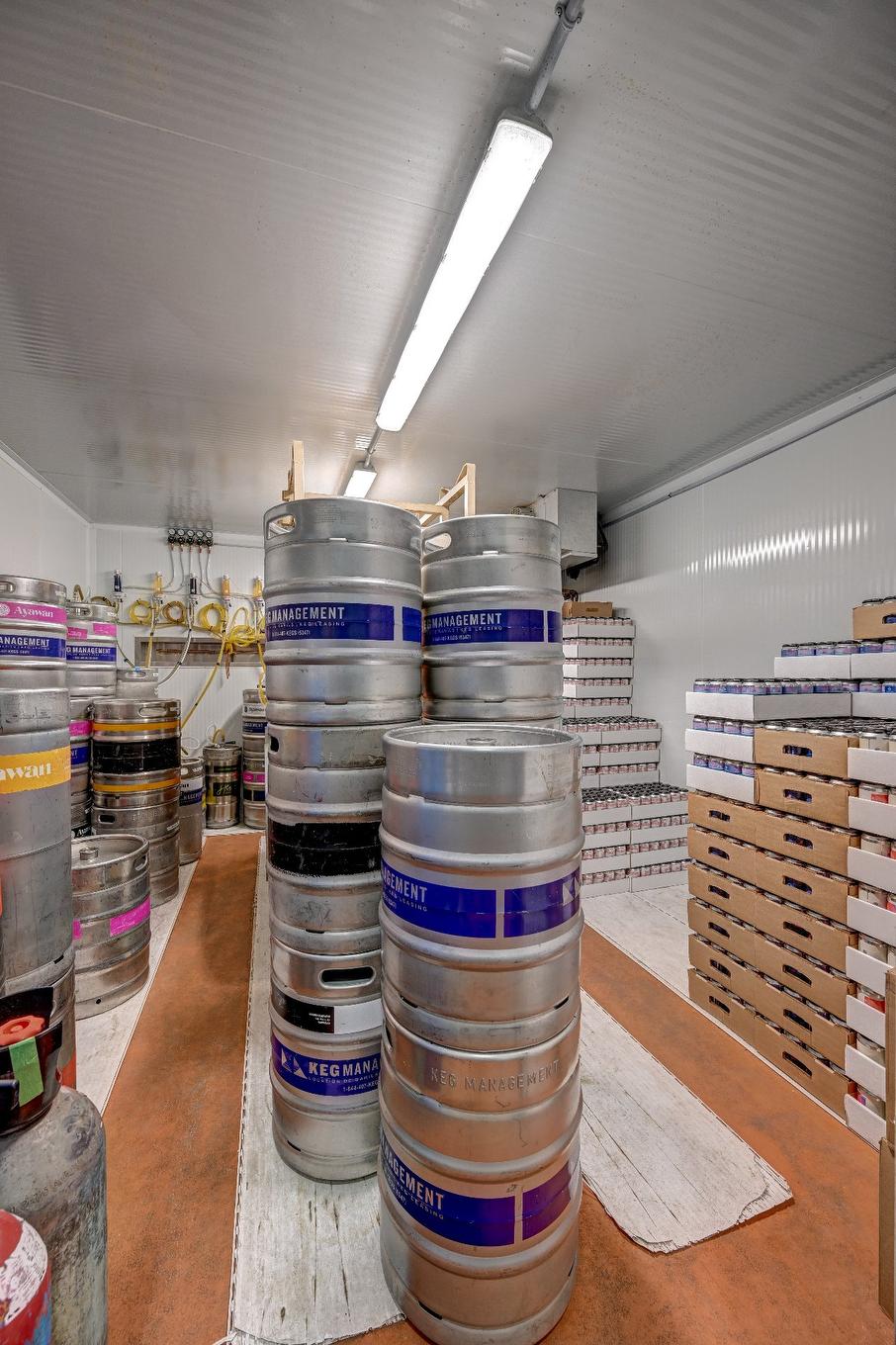 Commerce - 1201 10E Avenue, Val-Morin, QC - Indoor Photo Showing Basement