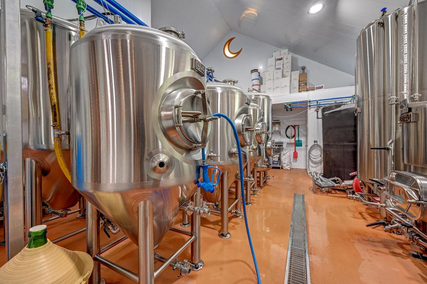 Commerce - 1201 10E Avenue, Val-Morin, QC - Indoor