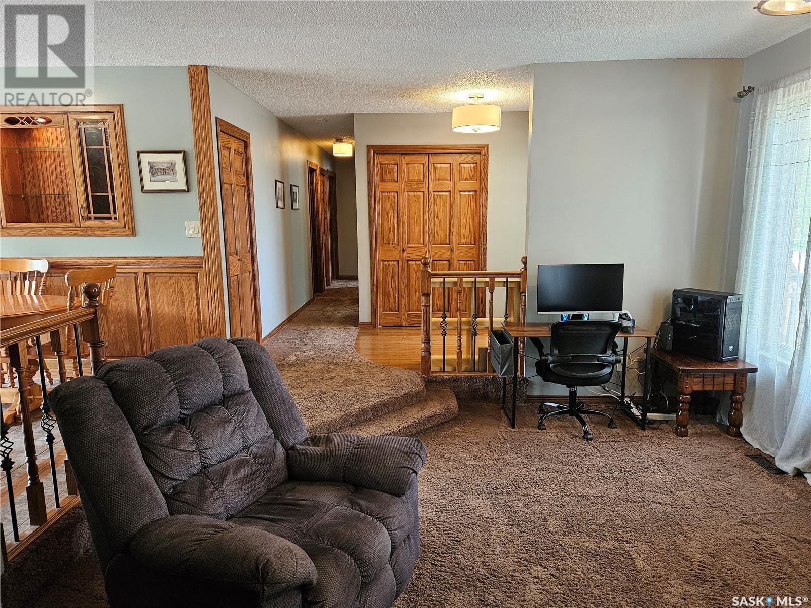 206 West 1St Street, Alida, SK - Indoor Photo Showing Living Room