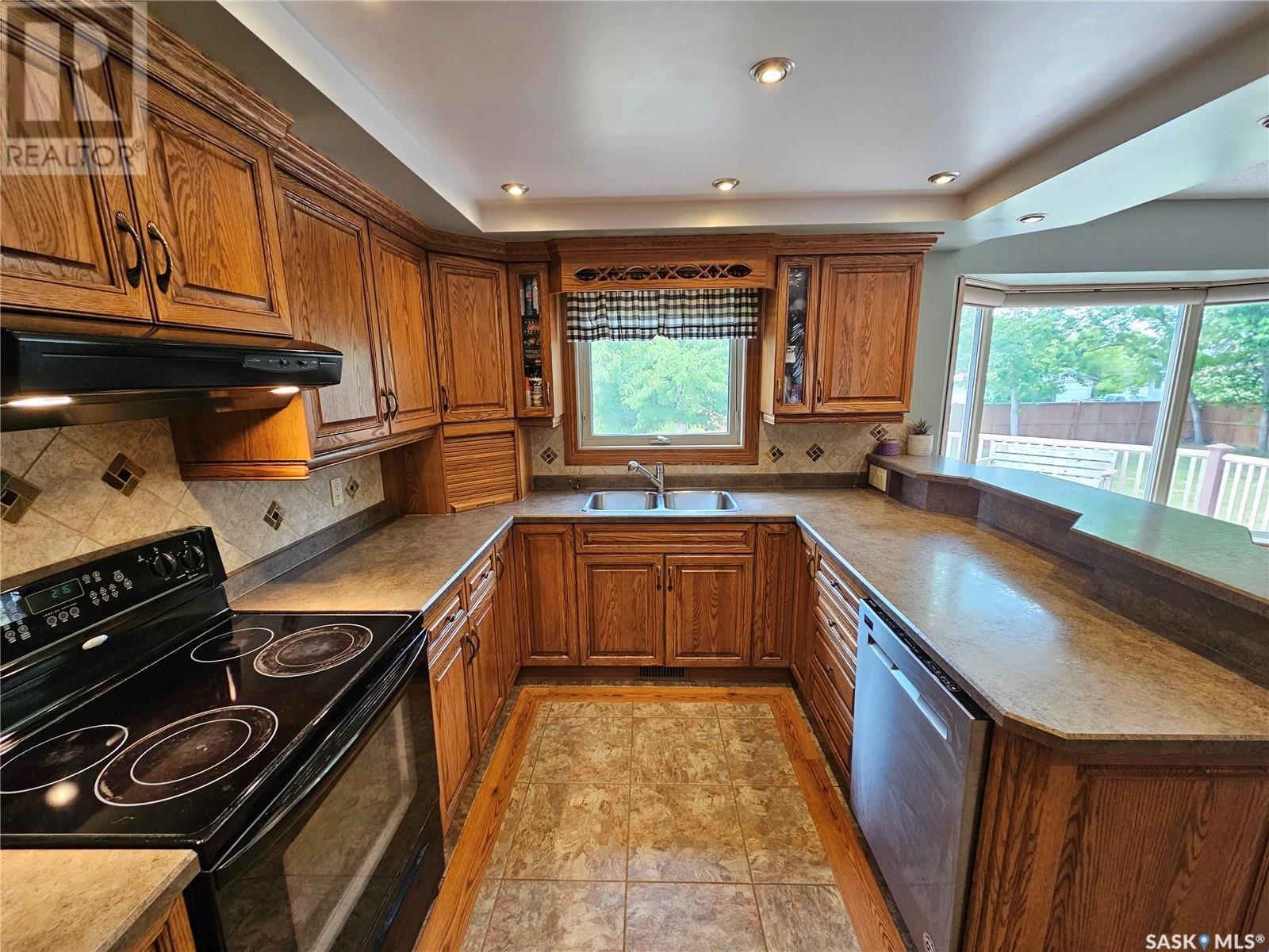 206 West 1St Street, Alida, SK - Indoor Photo Showing Kitchen With Double Sink