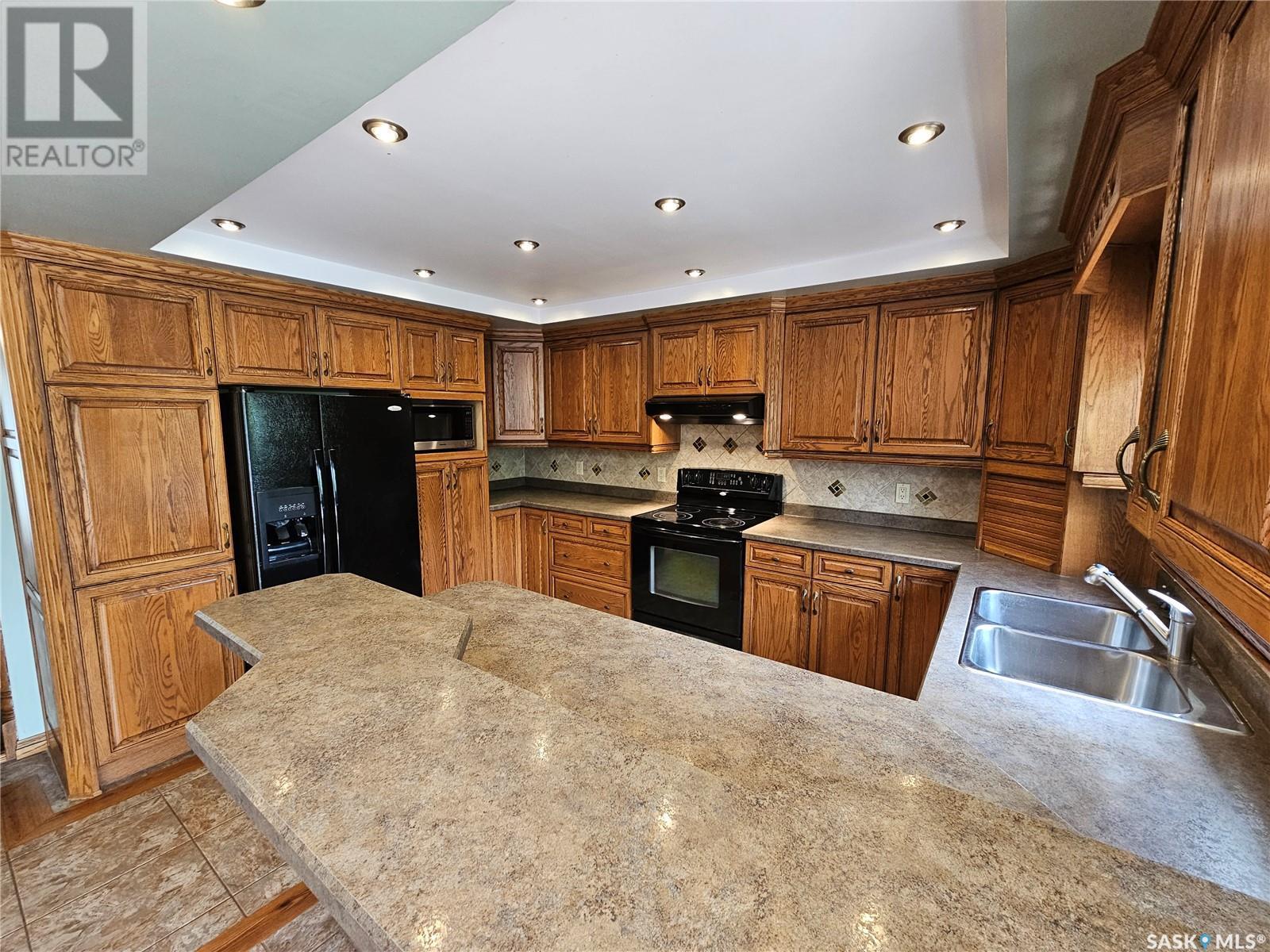 206 West 1St Street, Alida, SK - Indoor Photo Showing Kitchen With Double Sink