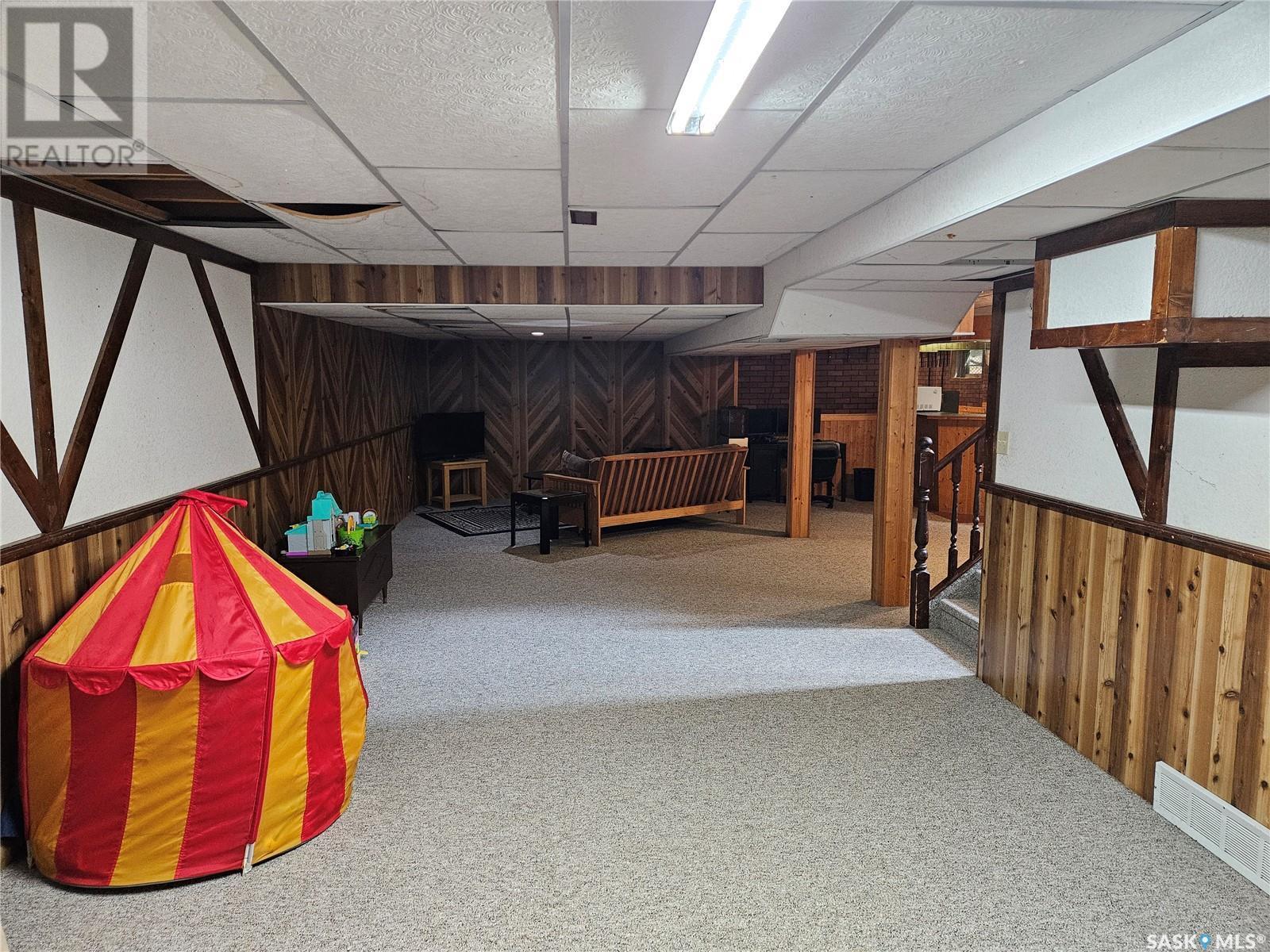 206 West 1St Street, Alida, SK - Indoor