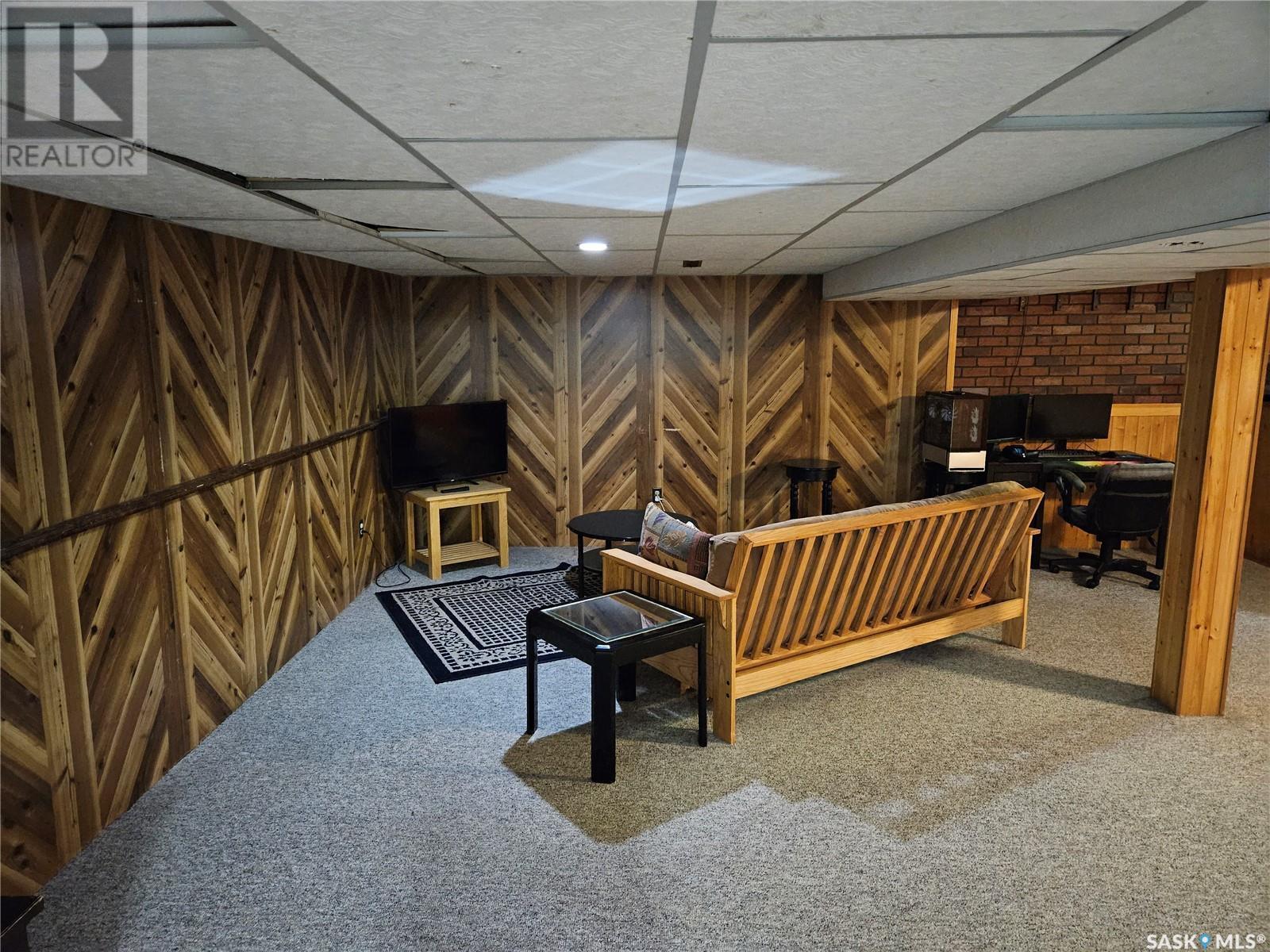 206 West 1St Street, Alida, SK - Indoor