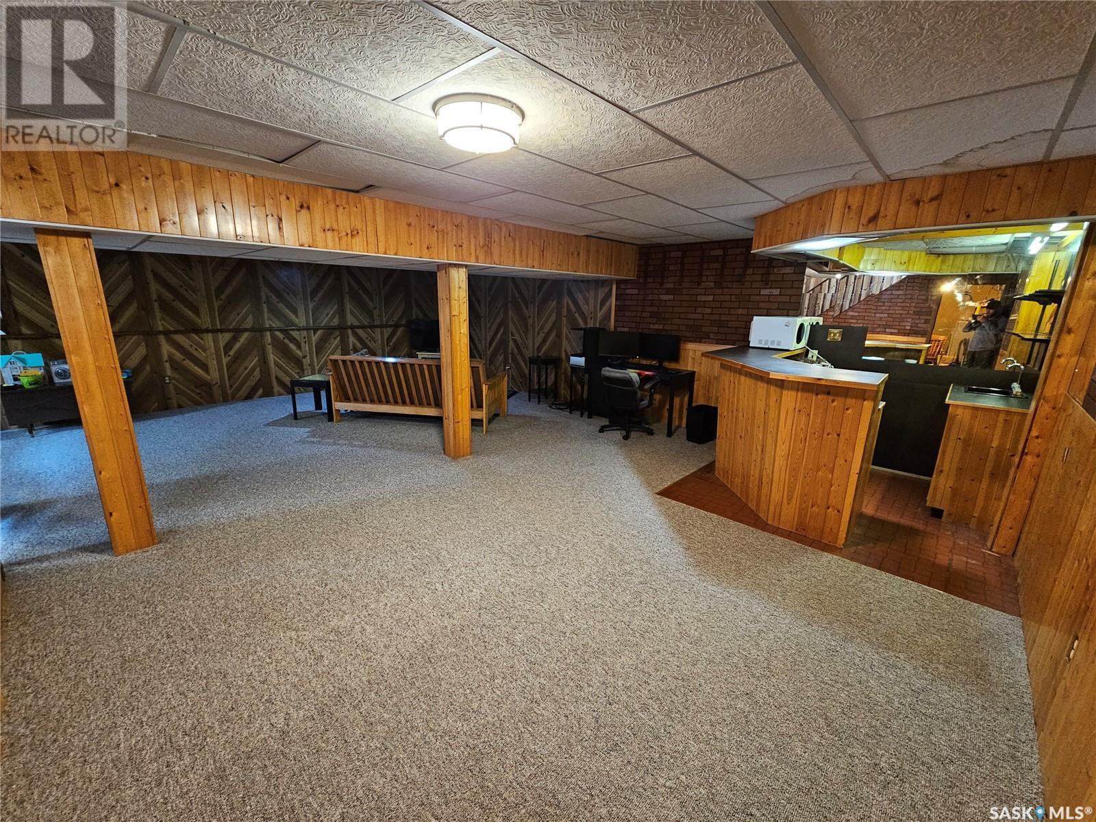 206 West 1St Street, Alida, SK - Indoor