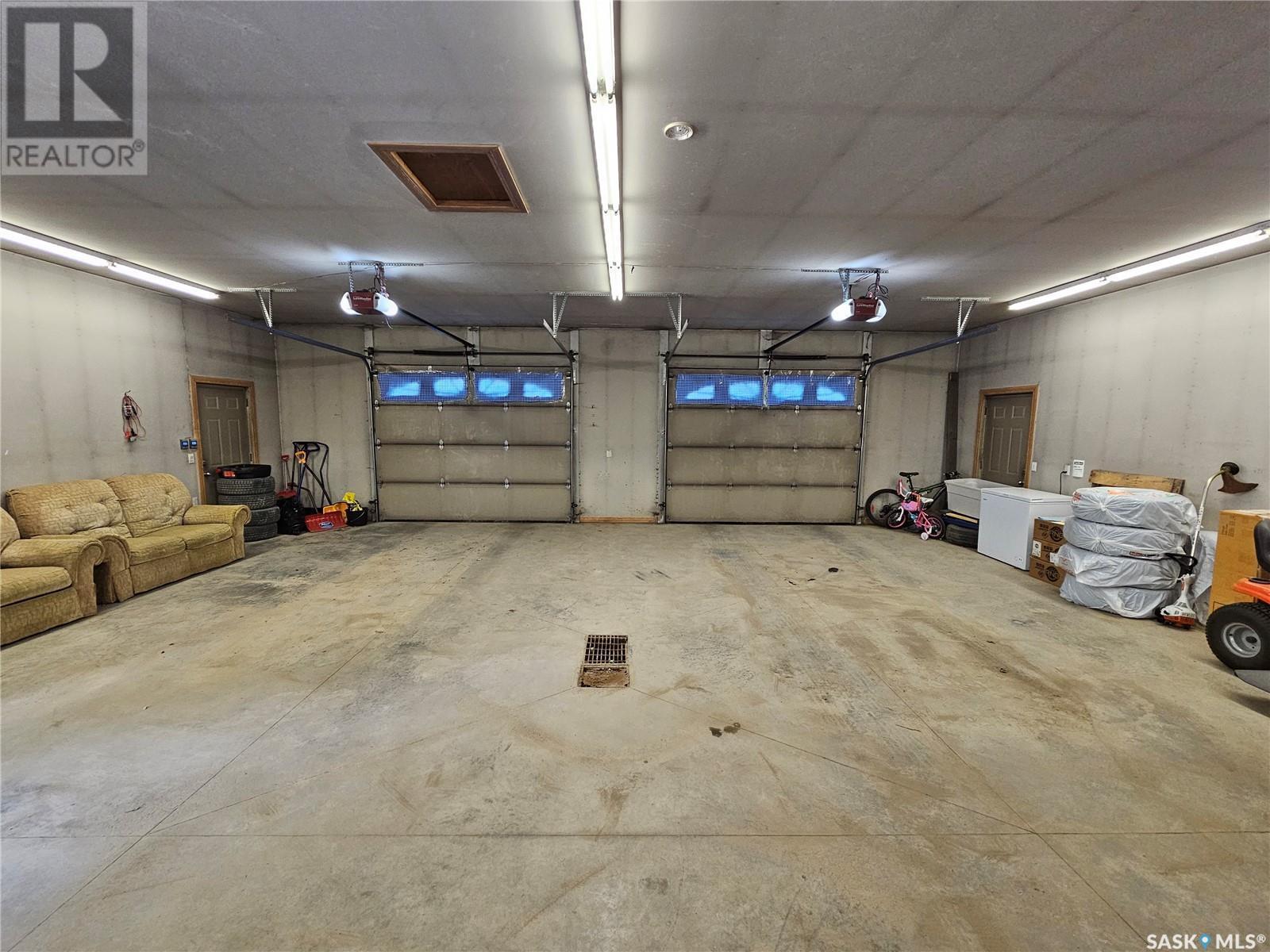 206 West 1St Street, Alida, SK - Indoor Photo Showing Garage