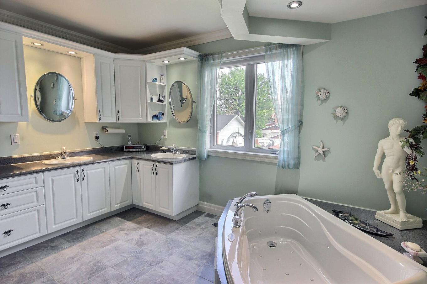 Salle de bains - 149 Rue Lauzon, Rouyn-Noranda, QC - Indoor Photo Showing Bathroom