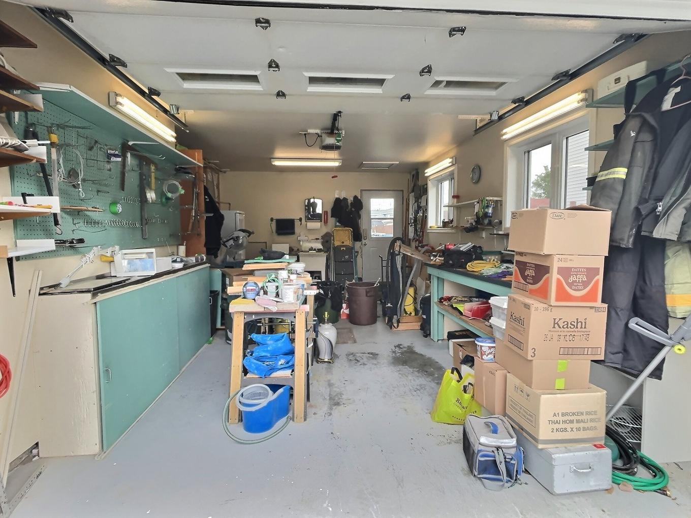 Garage - 149 Rue Lauzon, Rouyn-Noranda, QC - Indoor Photo Showing Garage