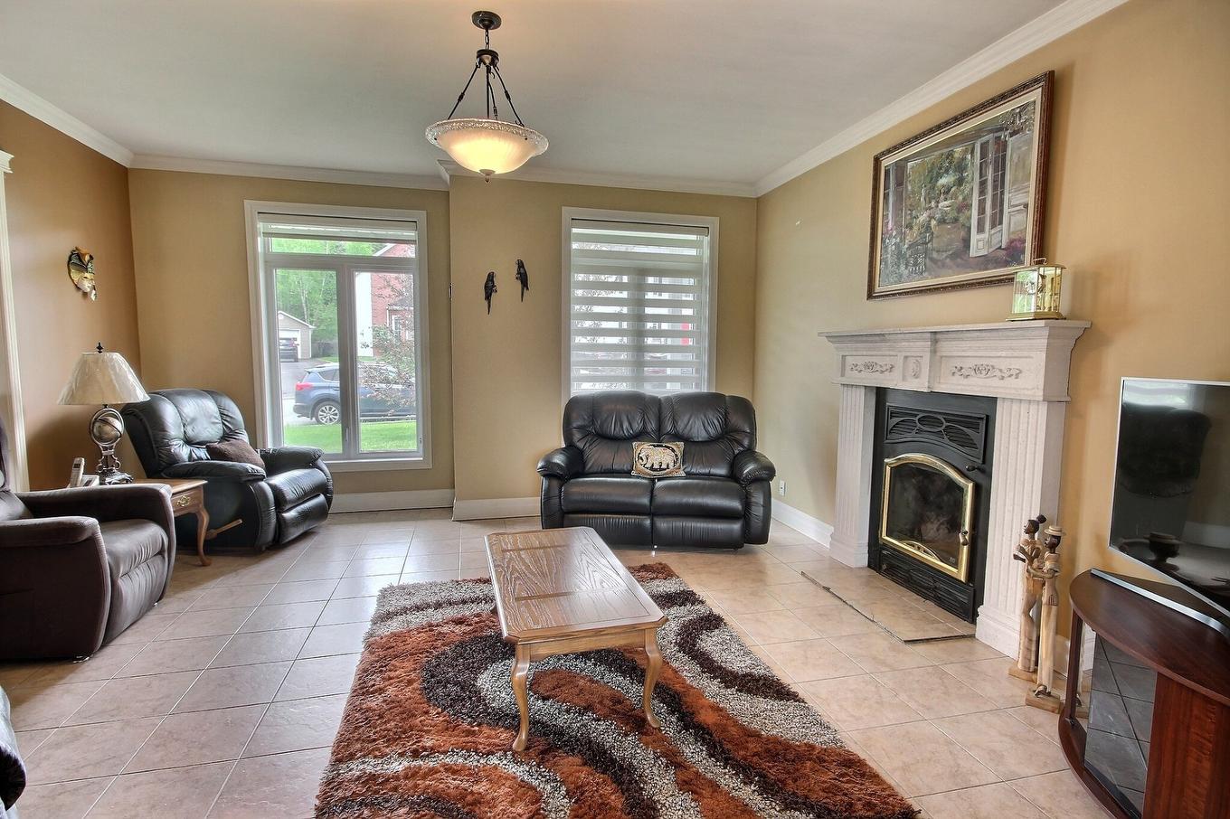 Salon - 149 Rue Lauzon, Rouyn-Noranda, QC - Indoor Photo Showing Living Room With Fireplace