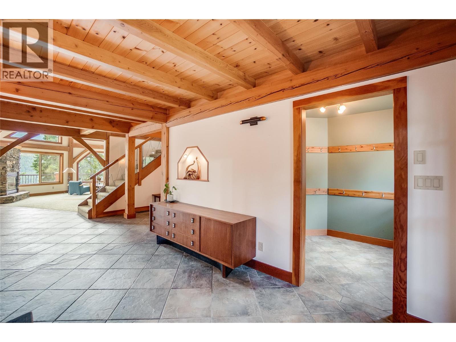 3802 Aaron Road, Nelson, BC - Indoor Photo Showing Other Room