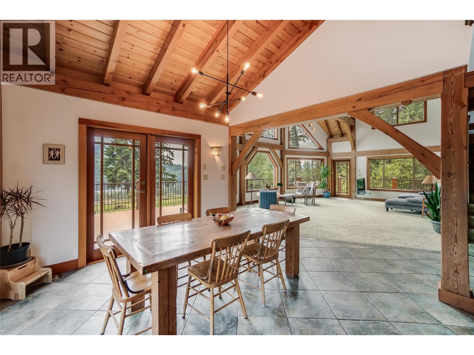 3802 Aaron Road, Nelson, BC - Indoor Photo Showing Dining Room