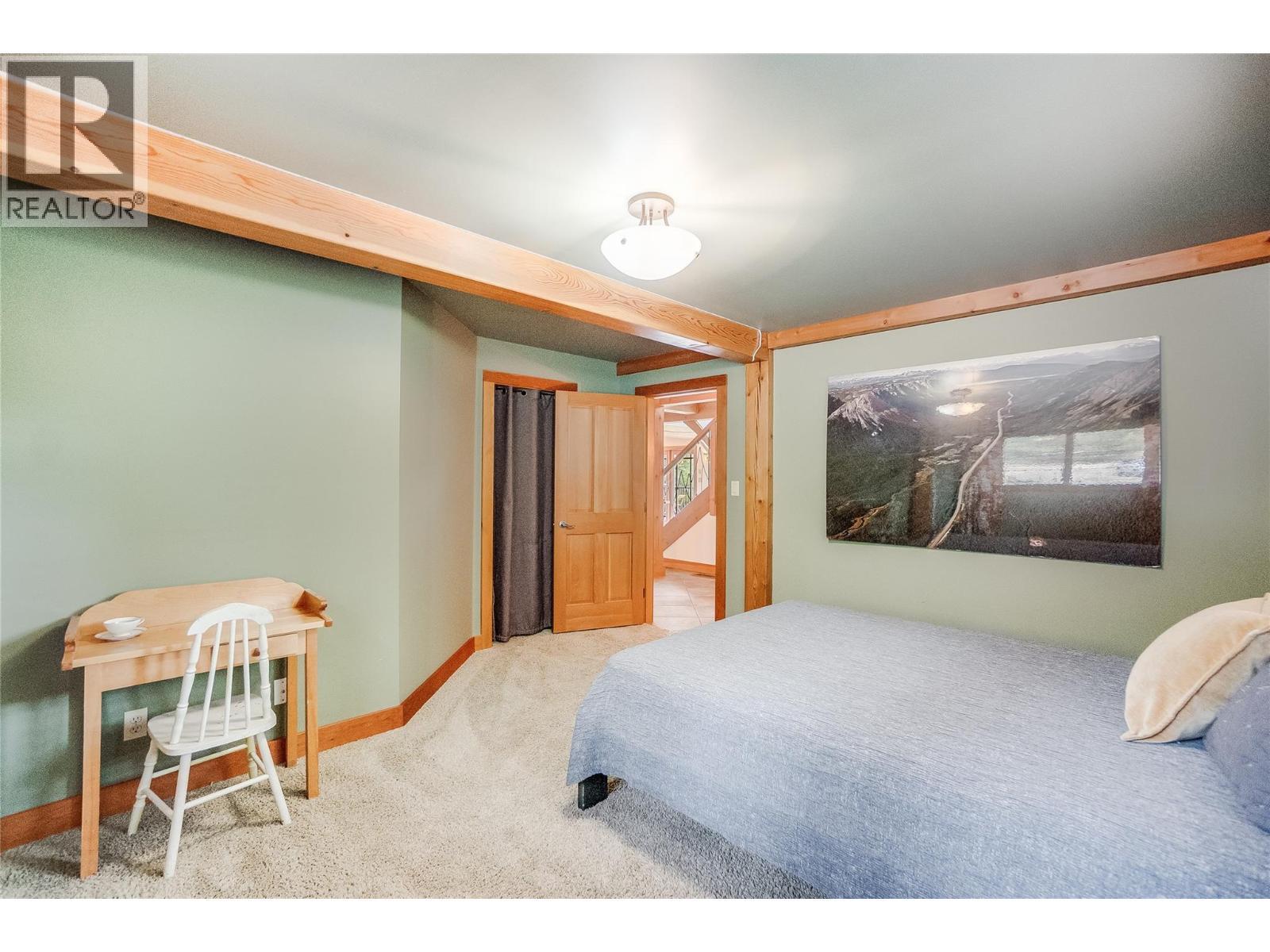 3802 Aaron Road, Nelson, BC - Indoor Photo Showing Bedroom