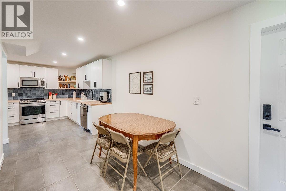 3802 Aaron Road, Nelson, BC - Indoor