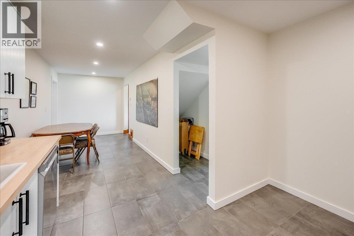 3802 Aaron Road, Nelson, BC - Indoor