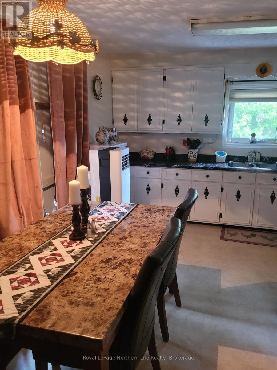 550 Division Street, Mattawa, ON - Indoor Photo Showing Kitchen With Double Sink