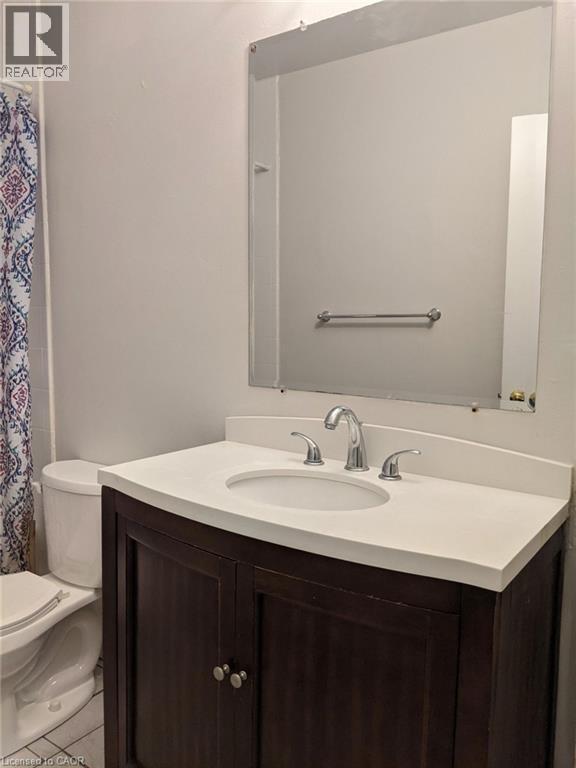 Unit 3 - 839 Stirling Avenue S, Kitchener, ON - Indoor Photo Showing Bathroom