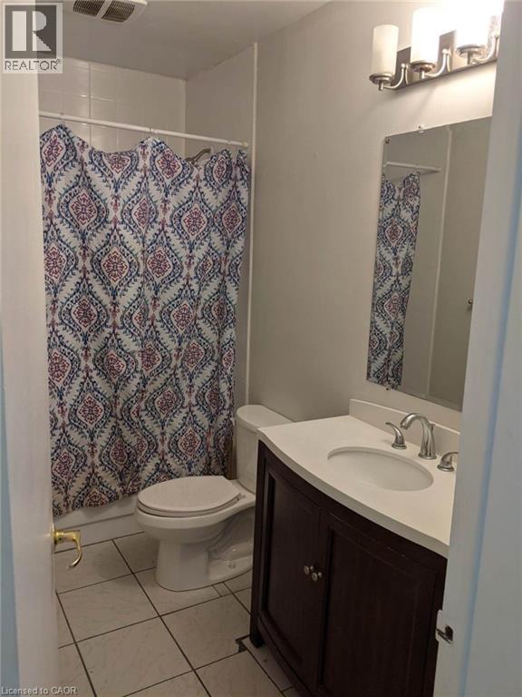 Unit 3 - 839 Stirling Avenue S, Kitchener, ON - Indoor Photo Showing Bathroom