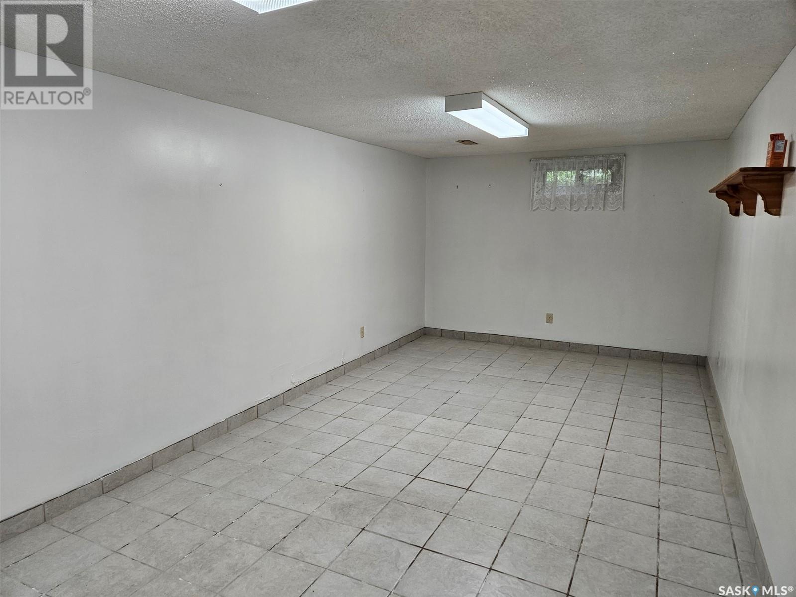 404 Manor Street, Arcola, SK - Indoor