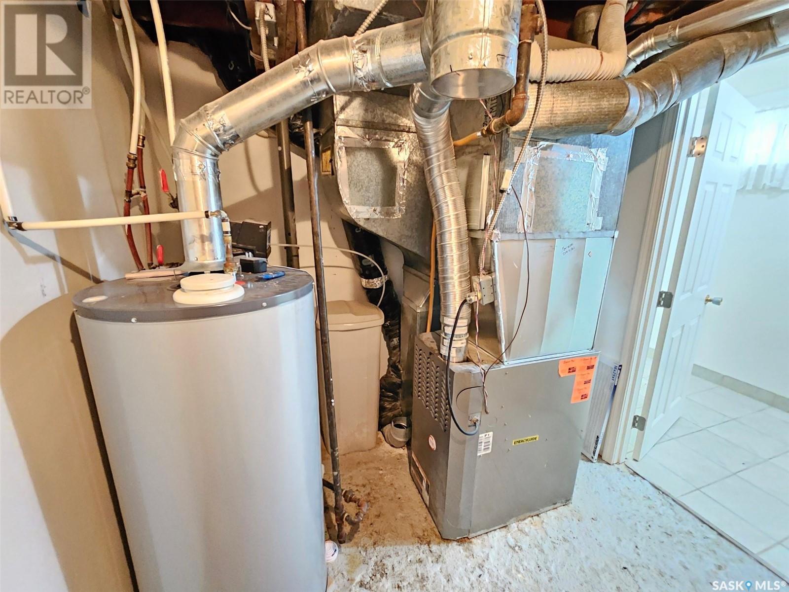404 Manor Street, Arcola, SK - Indoor Photo Showing Basement