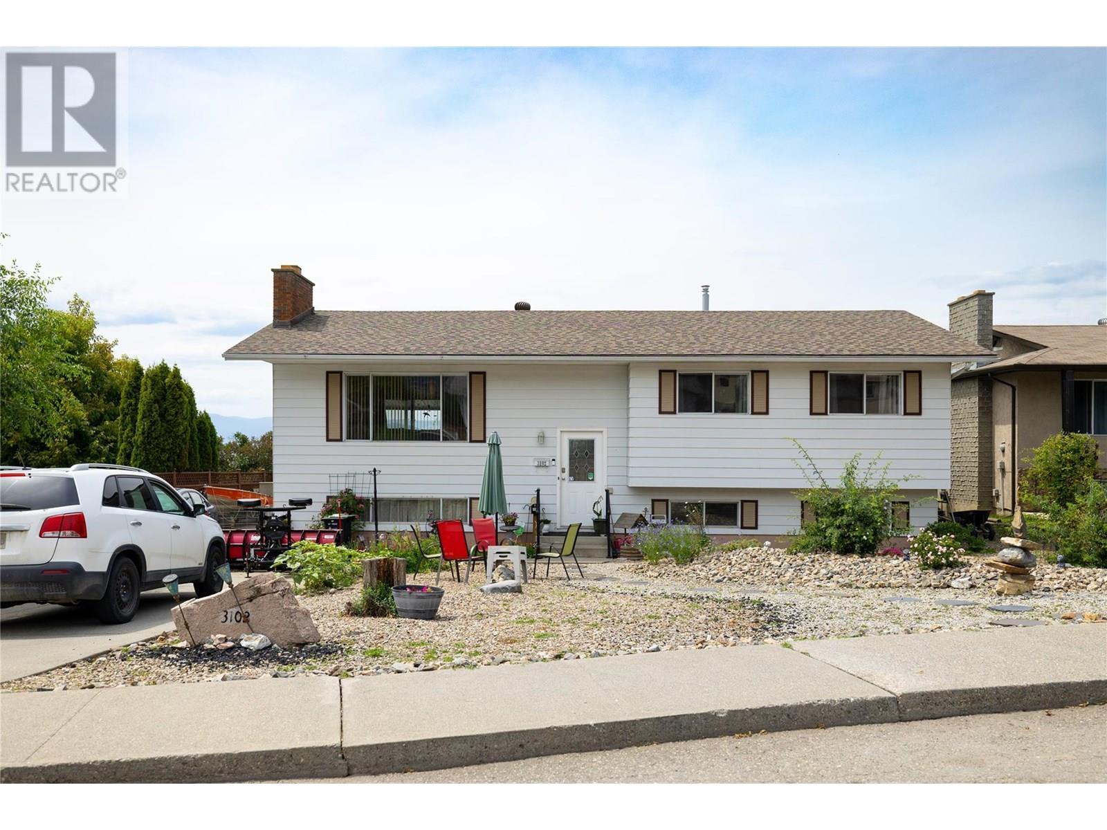 Great family home - quiet street at the top of East Hill - 3102 13 Street, Vernon, BC - Outdoor