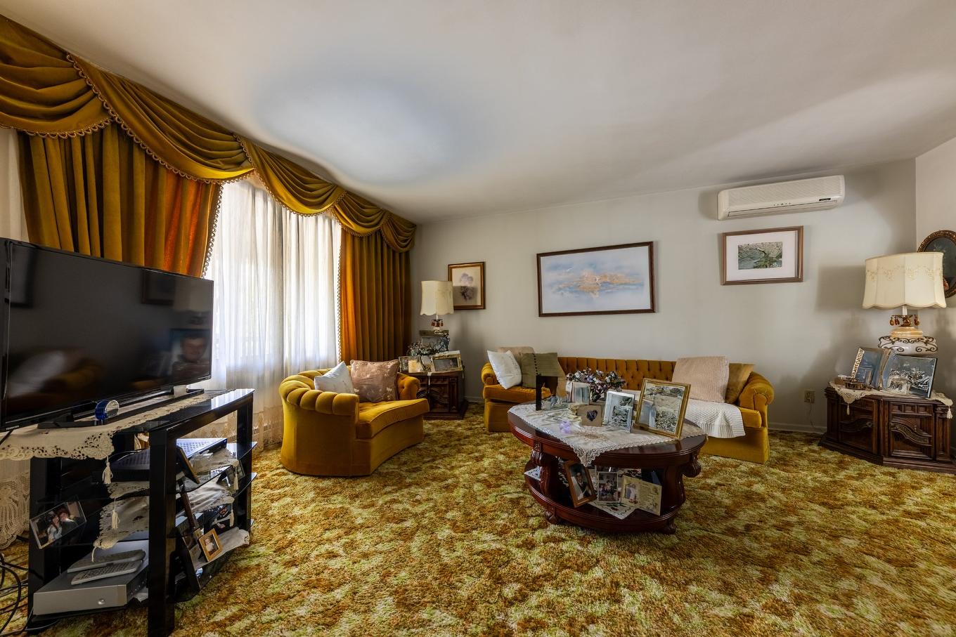 Salon - 6316 Rue Larrieu, Montréal (Saint-Léonard), QC - Indoor Photo Showing Living Room