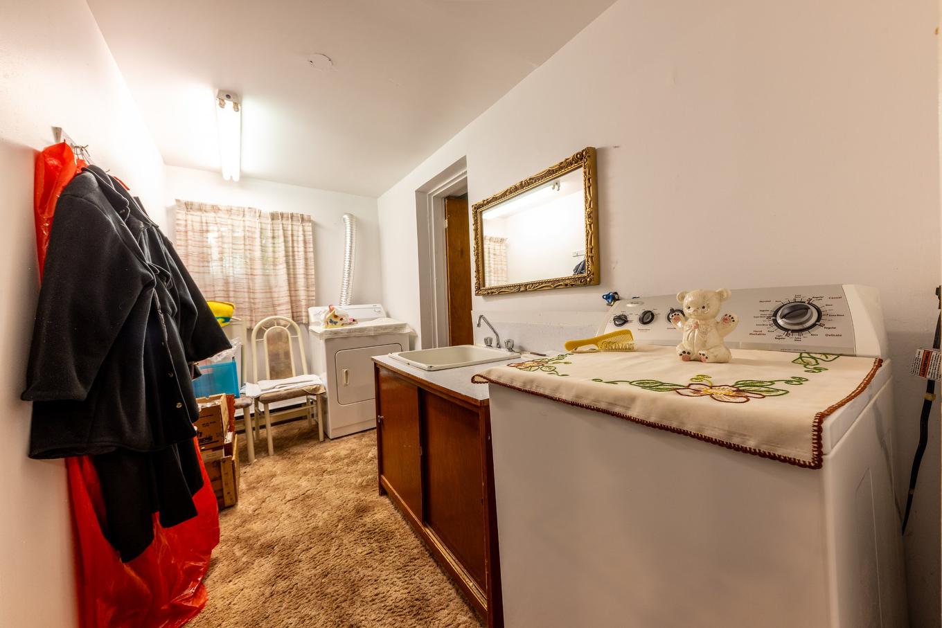 Salle de lavage - 6316 Rue Larrieu, Montréal (Saint-Léonard), QC - Indoor Photo Showing Laundry Room