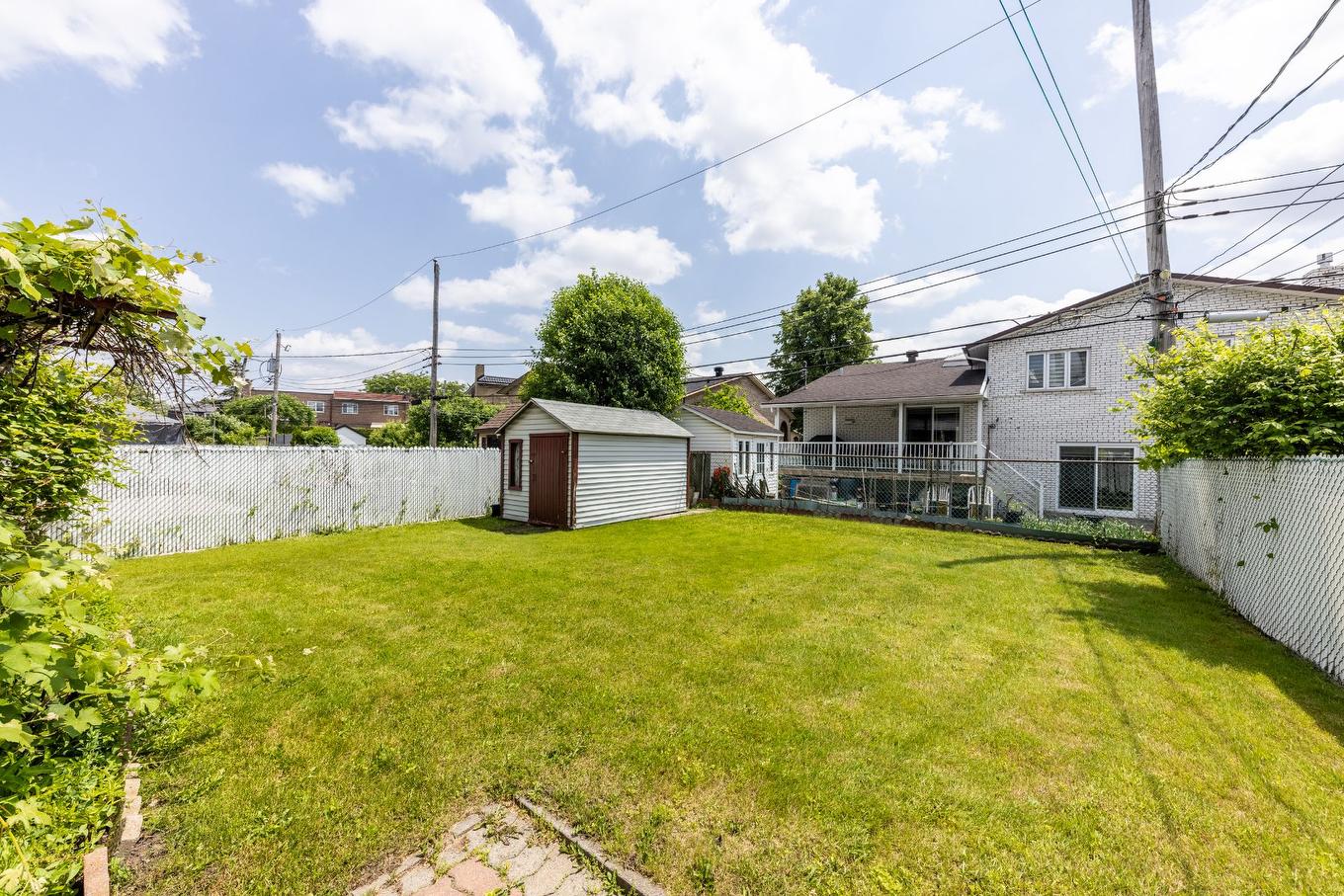 Cour - 6316 Rue Larrieu, Montréal (Saint-Léonard), QC - Outdoor With Deck Patio Veranda