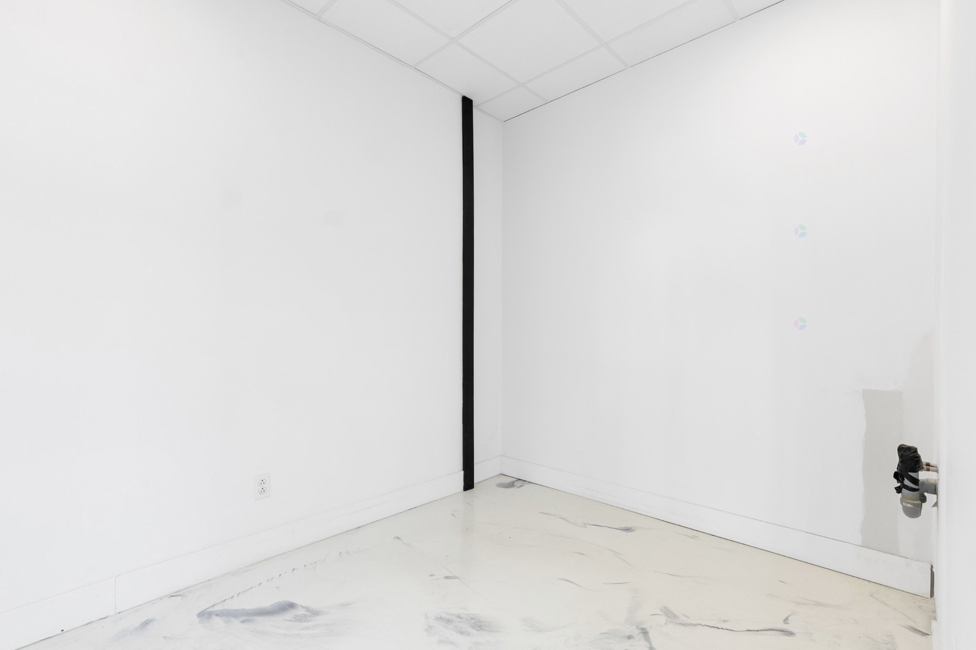 Commerce - 2-B-30 Rue Émile-Despins, Charlemagne, QC - Indoor Photo Showing Other Room