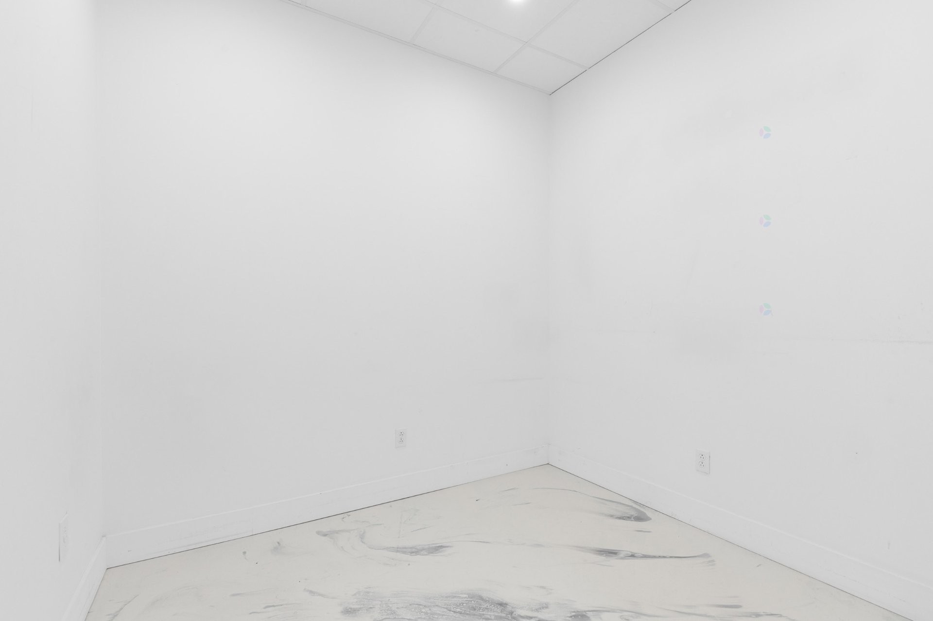 Commerce - 1-B-30 Rue Émile-Despins, Charlemagne, QC - Indoor Photo Showing Other Room