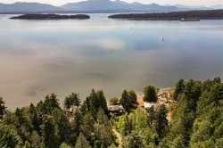 114 Arbutus Rd Salt Spring, BC V8K 1A3