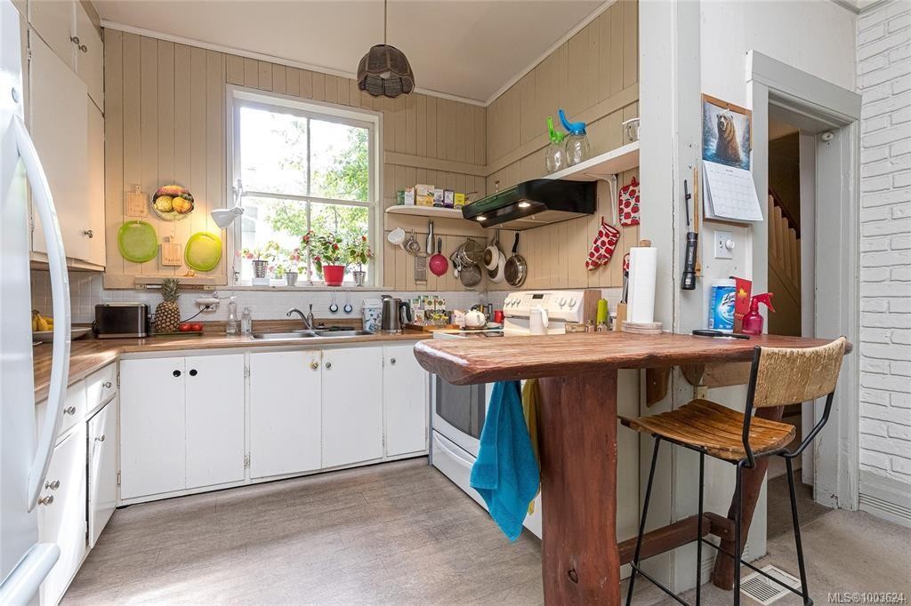 1794 Midgard Ave, Saanich, BC