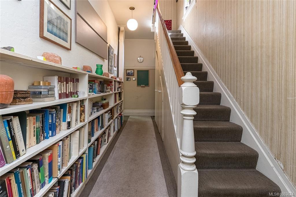 1794 Midgard Ave, Saanich, BC