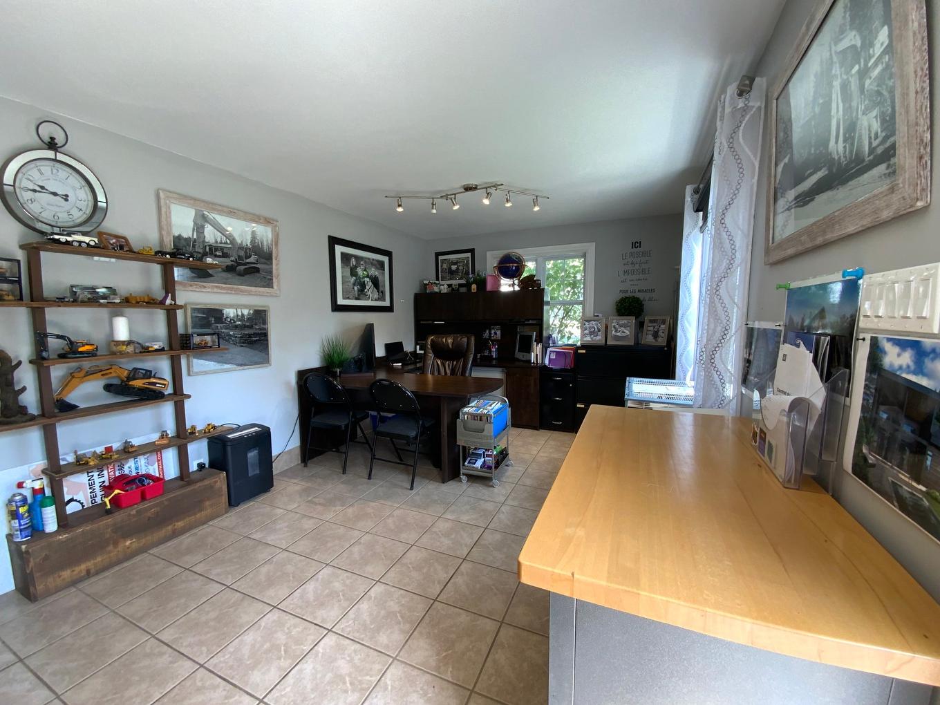 Bureau - 1725 Route Du Nord, Brownsburg-Chatham, QC - Indoor With Fireplace