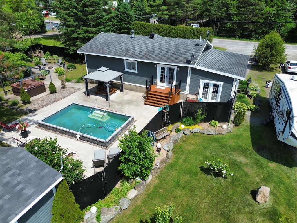 Face arrière - 1725 Route Du Nord, Brownsburg-Chatham, QC - Outdoor With In Ground Pool